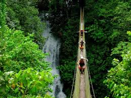 Adventurers in Costa Rica. (Photo courtesy of travel.nationalgeographic.com)