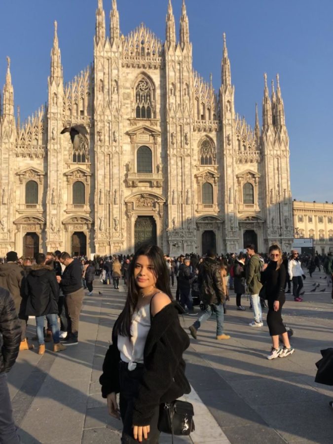 Pati in front of a cathedral in Milan