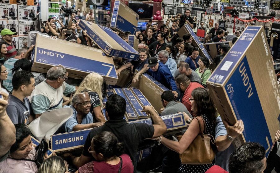 Customers scramble to get the best deals on Black Friday. Courtesy of CNBC.