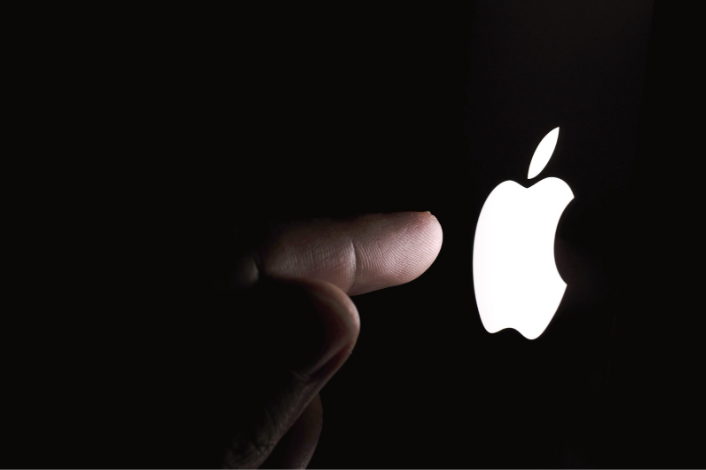 The power of an apple. The power of a logo. (Photo courtesy of Shutterstock)