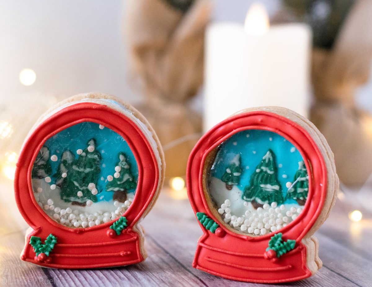 Festive Treats for the Holidays: Snow Globe Cookies!